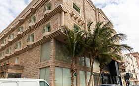 Delmon Hotel Suites
